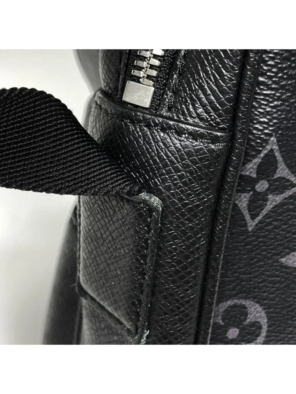 Louis Vuitton Outdoor Messenger PM Shoulder Bag Taigarama Noir